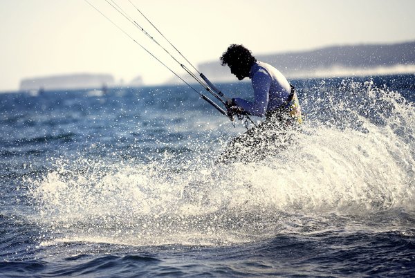 Quels sont les meilleurs spots pour faire du kitesurf dans les îles Canaries?